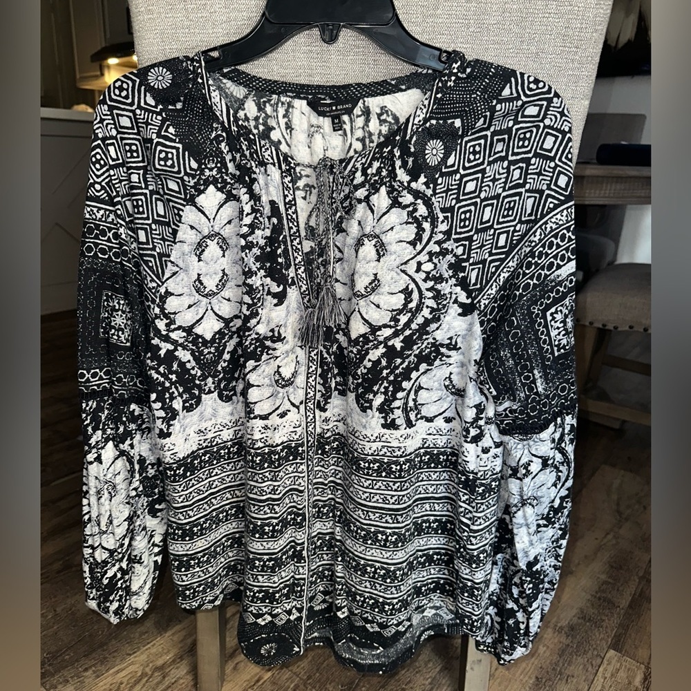 Woman Lucky Brand Blouse Size Medium Long Sleeves